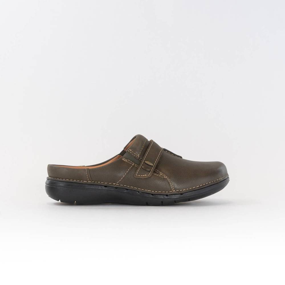 NEW CLARKS women's un loop ease slip on shoes in dark olive